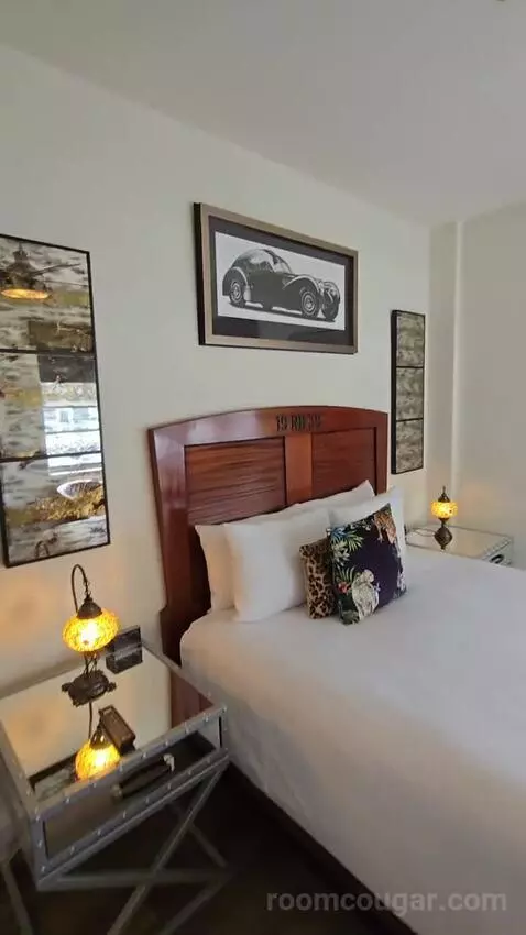 Queen Suite with Sea View (#1006) bed picture #1