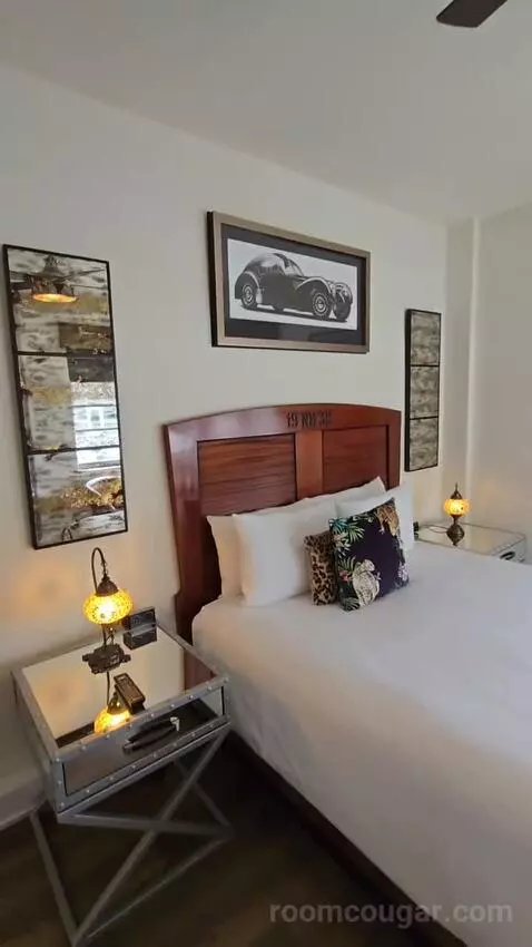 Queen Suite with Sea View (#1006) bed picture #4
