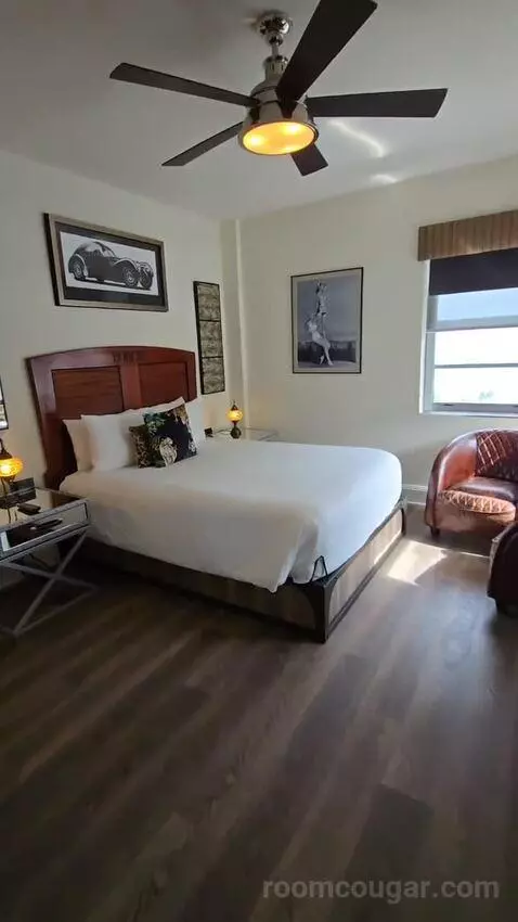Queen Suite with Sea View (#1006) bed picture #10