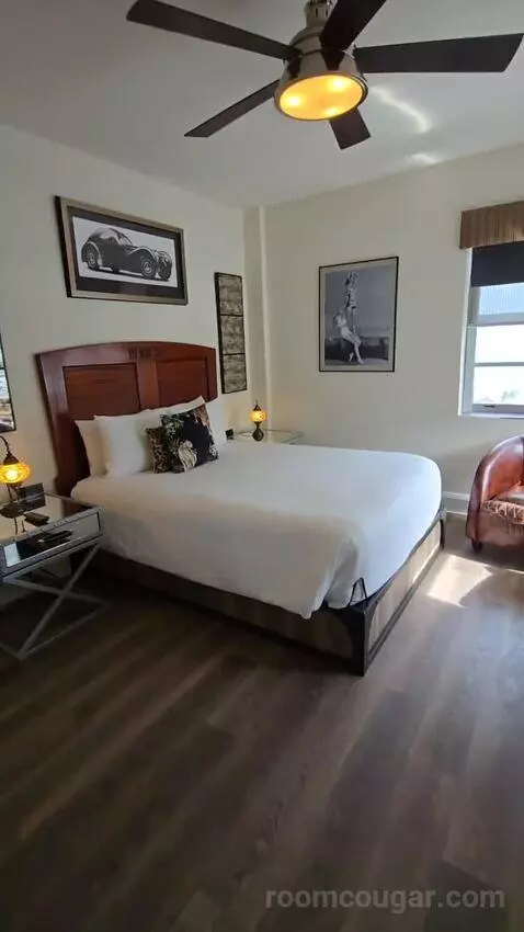 Queen Suite with Sea View (#1006) bed picture #12