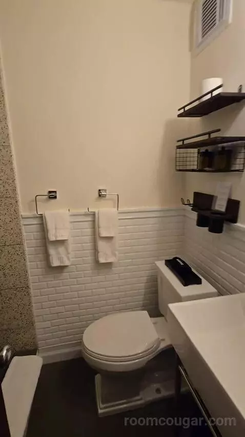 Queen Suite with Sea View (#1006) bathroom picture #6