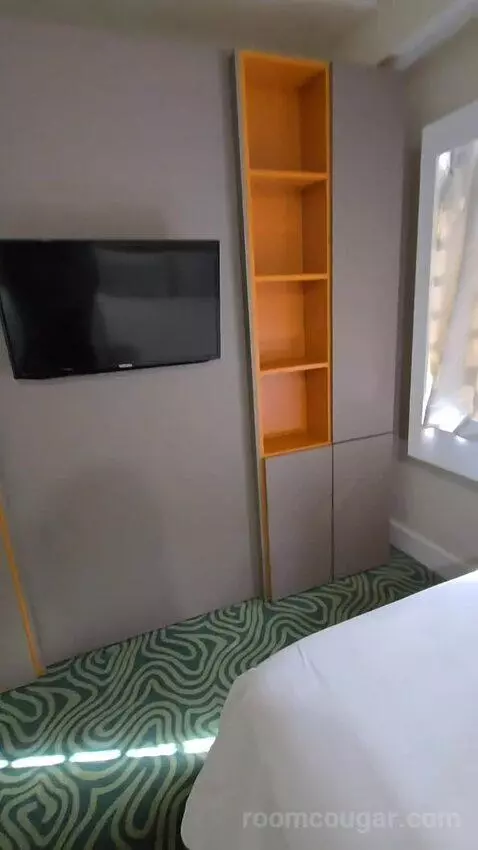 One-Bedroom Suite (#505) bed picture #7