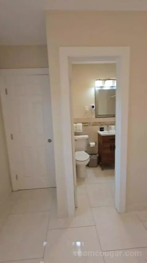 King Bed Room (#106) bathroom picture #1