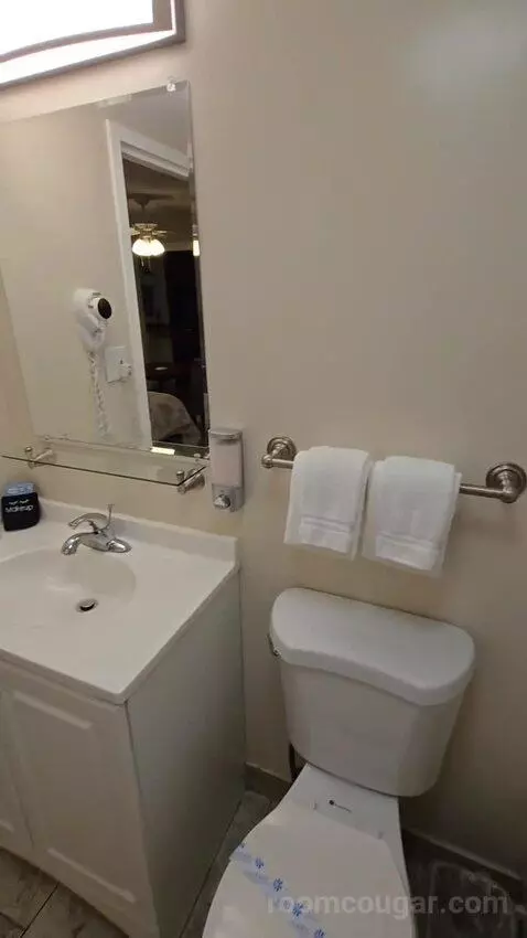 King Room with Kitchenette (#261) bathroom picture #12
