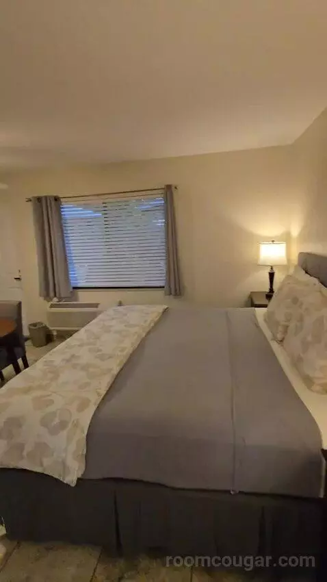 King Room with Kitchenette (#261) bed picture #8