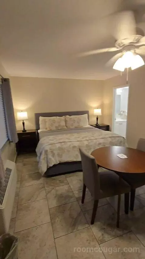 King Room with Kitchenette (#261) bed picture #1