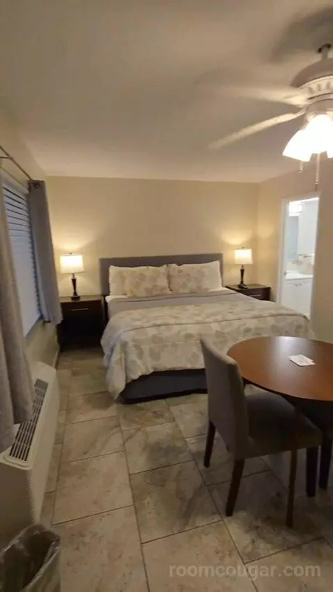 King Room with Kitchenette (#261) bed picture #2