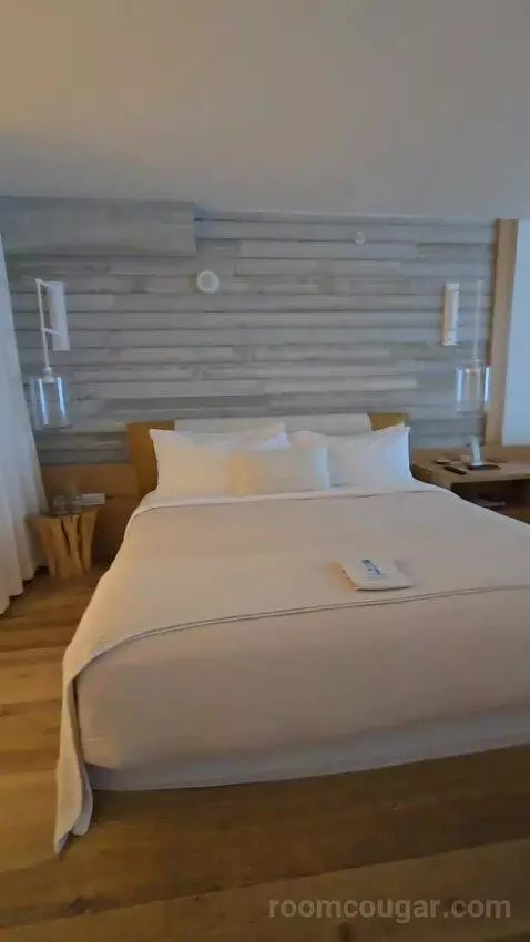 King Room with City View (#521) bed picture #4