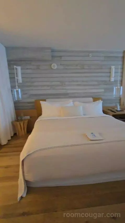 King Room with City View (#521) bed picture #5
