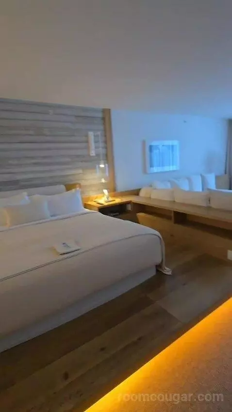 King Room with City View (#521) bed picture #7