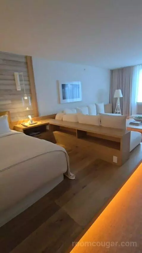 King Room with City View (#521) bed picture #11