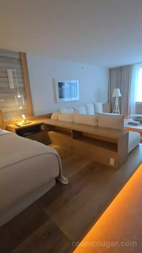 King Room with City View (#521) bed picture #12