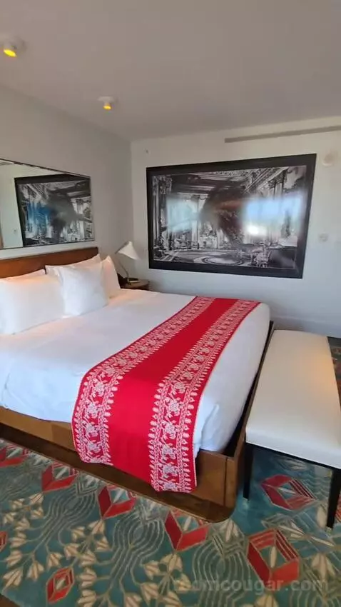King Room with Bay View (#920) bed picture #2