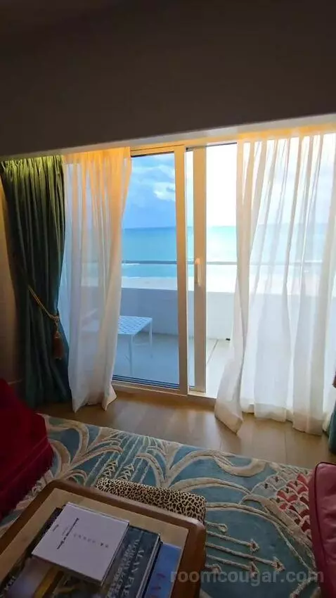 Premier Oceanfront Junior King Suite (#907) view picture #1