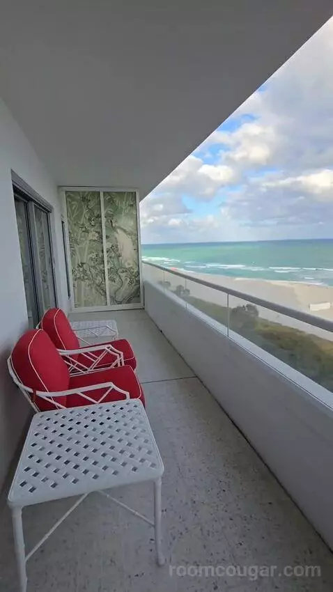 Premier Oceanfront Junior King Suite (#907) view picture #5
