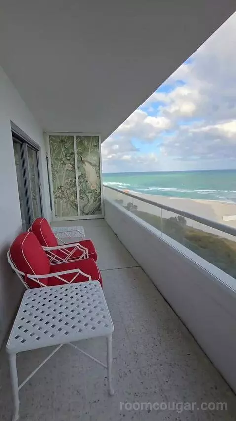 Premier Oceanfront Junior King Suite (#907) view picture #6