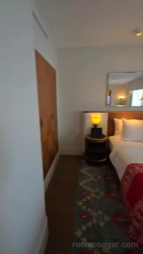 Premier Oceanfront Junior King Suite (#907) bed picture #8