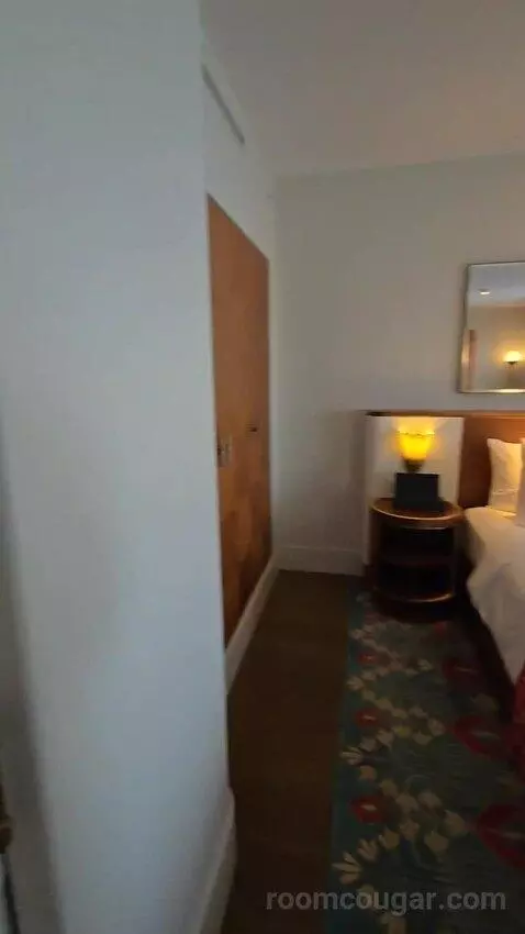 Premier Oceanfront Junior King Suite (#907) bed picture #9