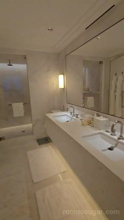 Oceanfront King Room (#802) bathroom picture #11