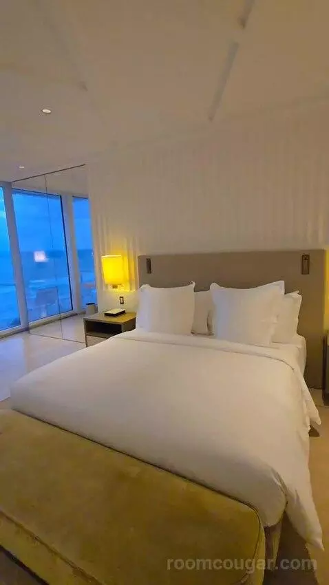 Oceanfront King Room (#802) bed picture #5