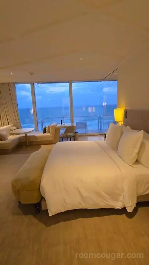 Oceanfront King Room (#802) bed picture #12