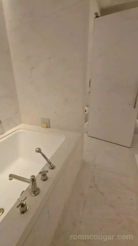 Oceanfront King Room (#802) bathroom picture #3