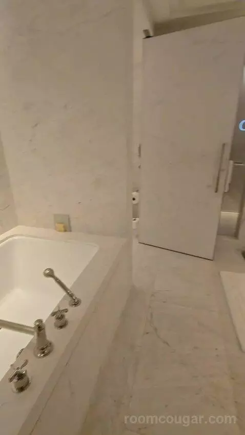 Oceanfront King Room (#802) bathroom picture #4