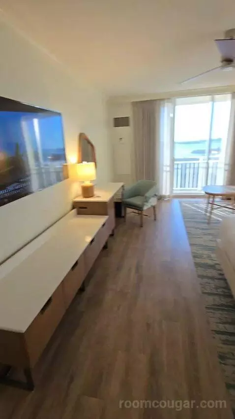 King Room with Bay View (#1226) view picture #1