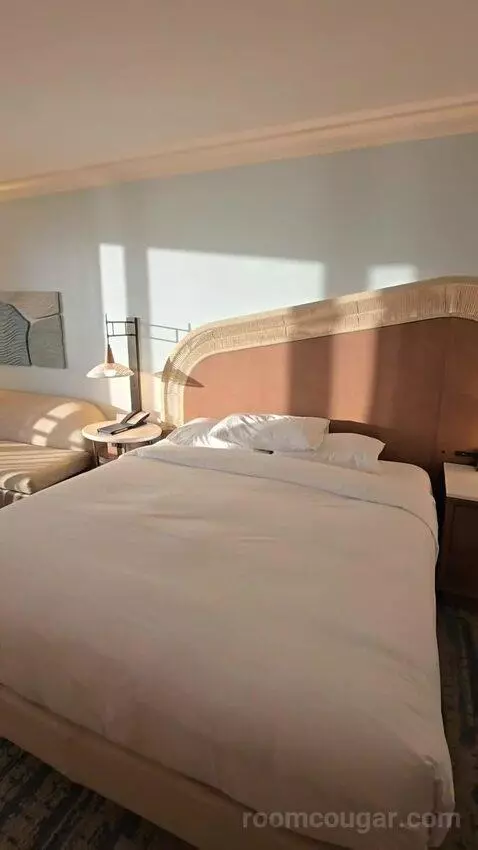 King Room with Bay View (#1226) bed picture #6