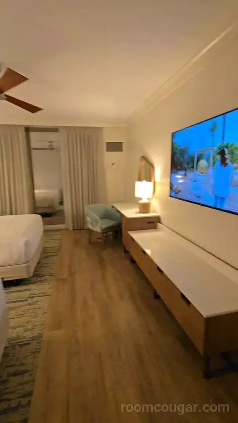 Queen Room with Two Queen Beds, Balcony and Partial Bay View (#1515) bed picture #1