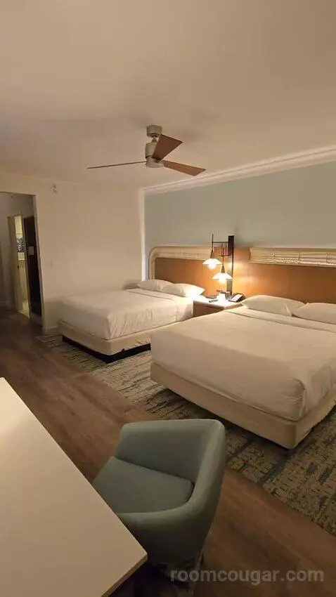 Queen Room with Two Queen Beds, Balcony and Partial Bay View (#1515) bed picture #6