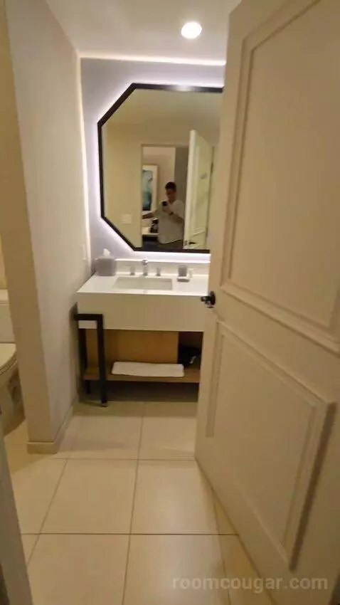 Queen Room with Two Queen Beds, Balcony and Partial Bay View (#1515) bathroom picture #1