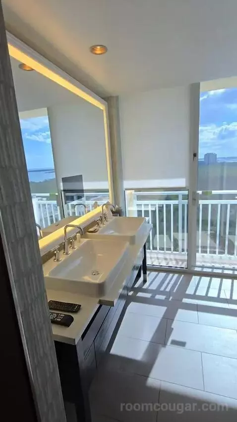 Presidential Suite (#1629) bathroom picture #2
