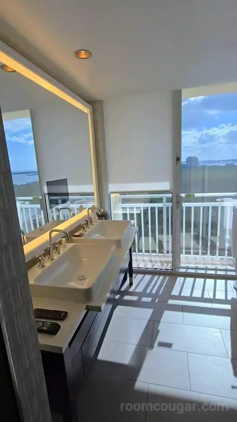 Presidential Suite (#1629) bathroom picture #3