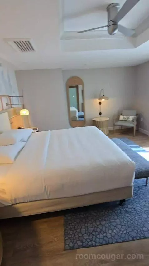 Presidential Suite (#1629) bed picture #1