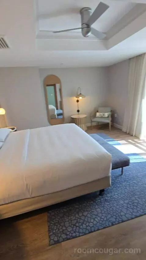 Presidential Suite (#1629) bed picture #3