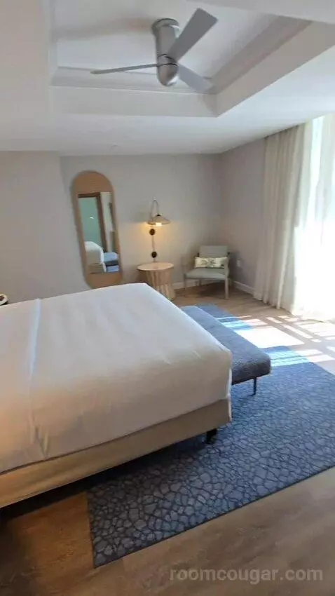 Presidential Suite (#1629) bed picture #4