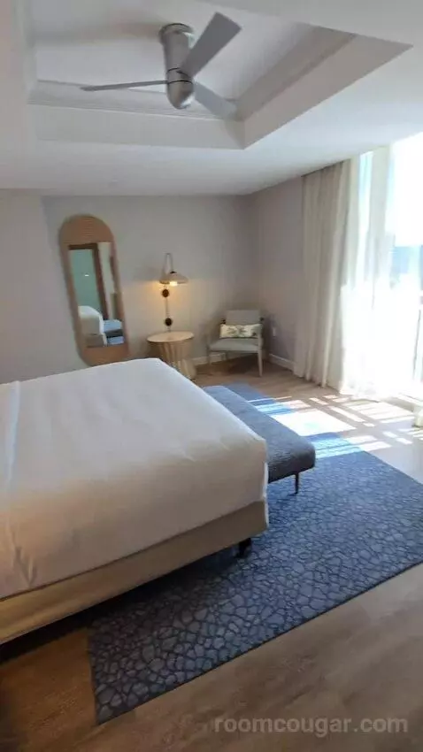 Presidential Suite (#1629) bed picture #5