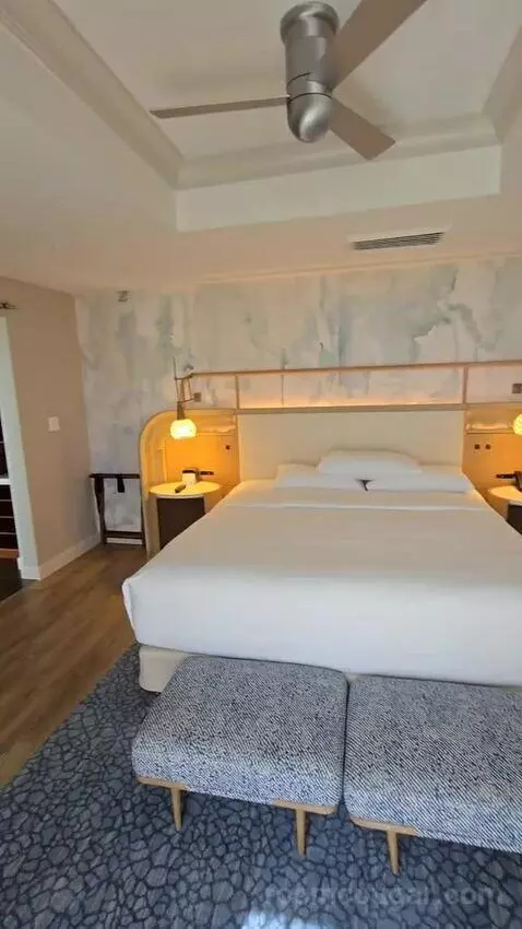 Presidential Suite (#1629) bed picture #12