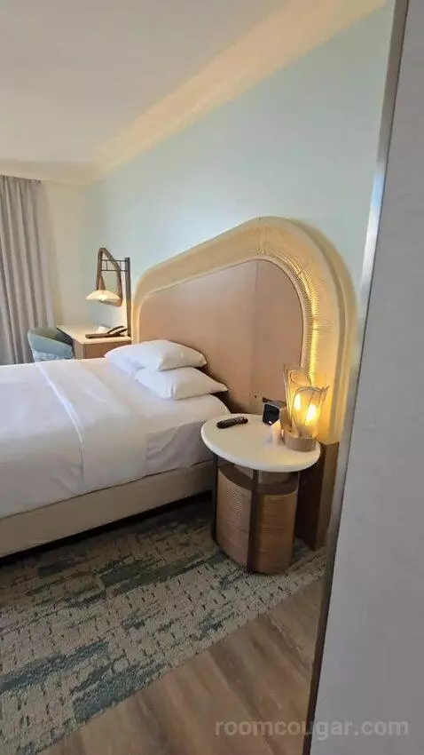 Corner King Room with View (#1502) bed picture #1