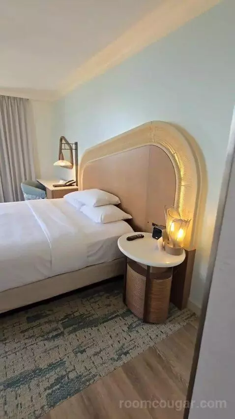 Corner King Room with View (#1502) bed picture #2