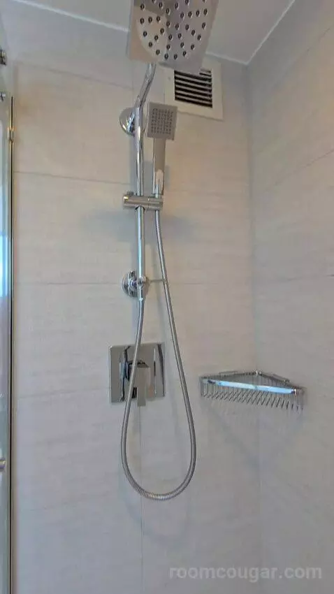Corner King Room with View (#1502) bathroom picture #7