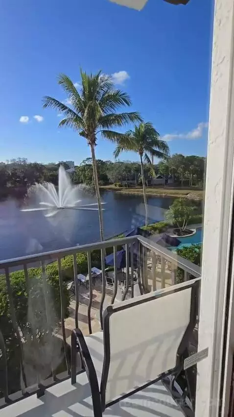 Deluxe King Room Lake View with Balcony (#302) view picture #1