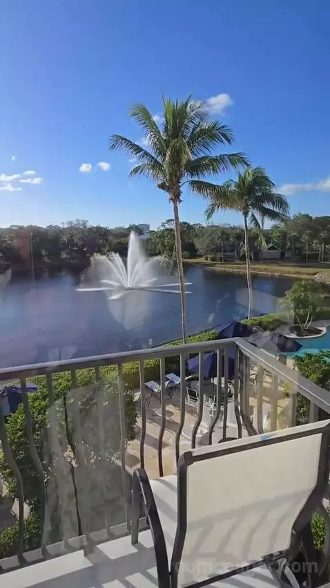 Deluxe King Room Lake View with Balcony (#302) view picture #4