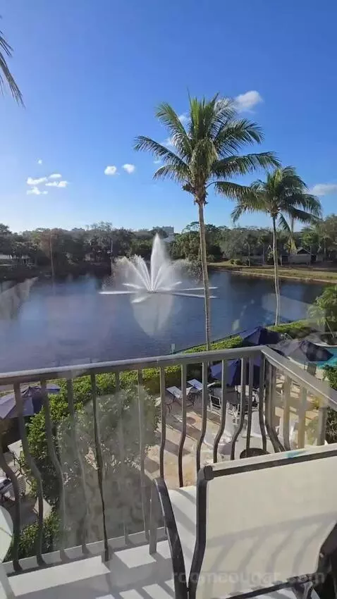 Deluxe King Room Lake View with Balcony (#302) view picture #5