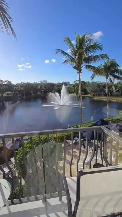 Deluxe King Room Lake View with Balcony (#302) view picture #6