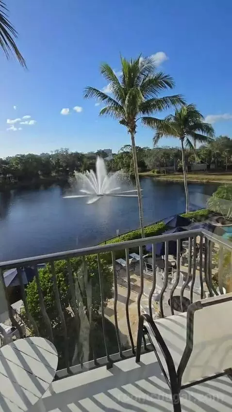 Deluxe King Room Lake View with Balcony (#302) view picture #7