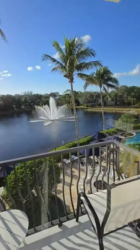 Deluxe King Room Lake View with Balcony (#302) view picture #8
