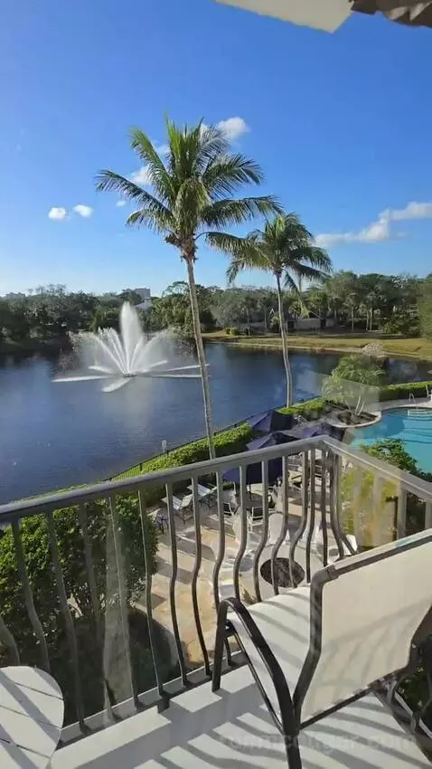 Deluxe King Room Lake View with Balcony (#302) view picture #9