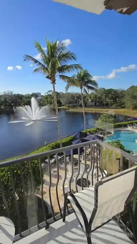 Deluxe King Room Lake View with Balcony (#302) view picture #10